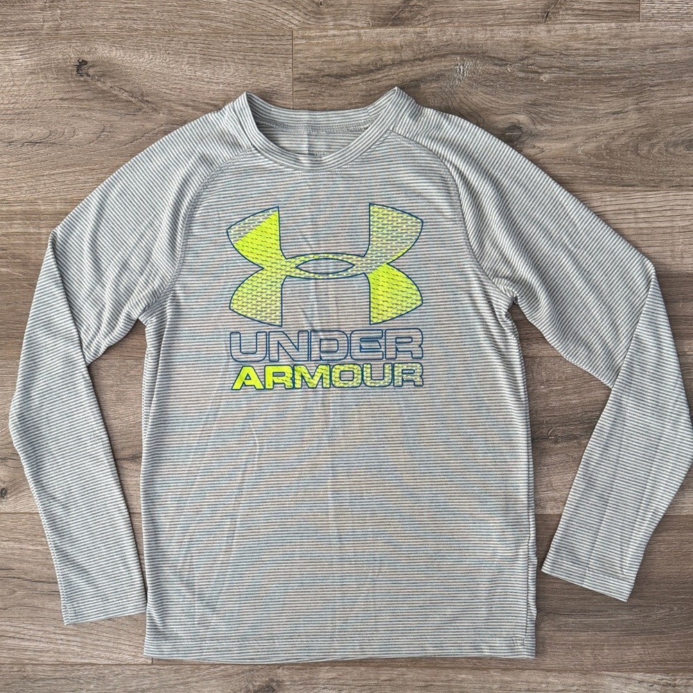 Under Armour Boy Loose HEAT GEAR Shirt Size 10/12 (YMD)